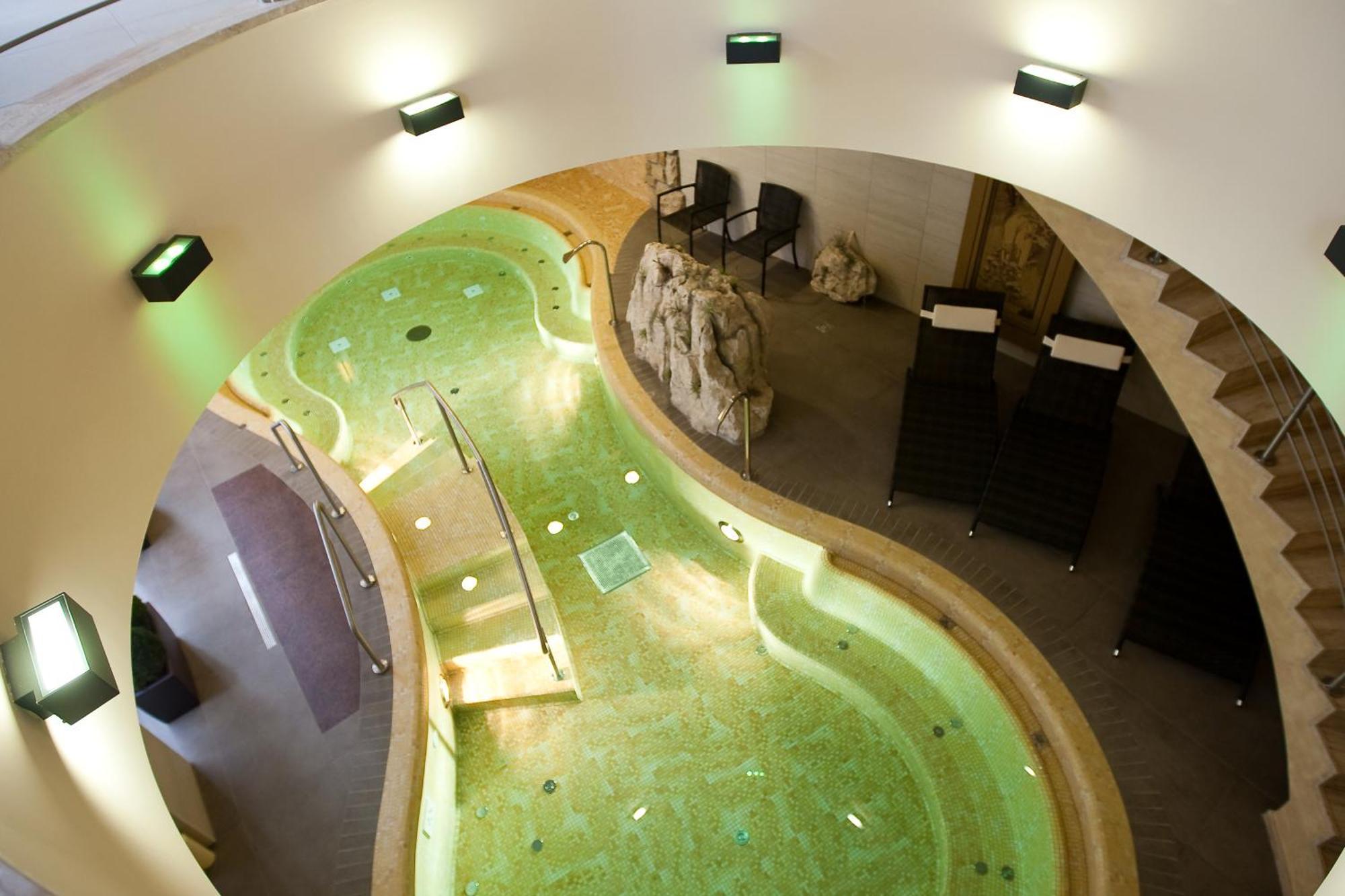 Belvaros Resort Apartman & Spa Székesfehérvár 外观 照片